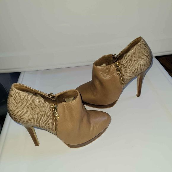 Michael Kors MK Designer High Heel Booties Ankle Tan Boots Size 7 - Picture 6 of 9